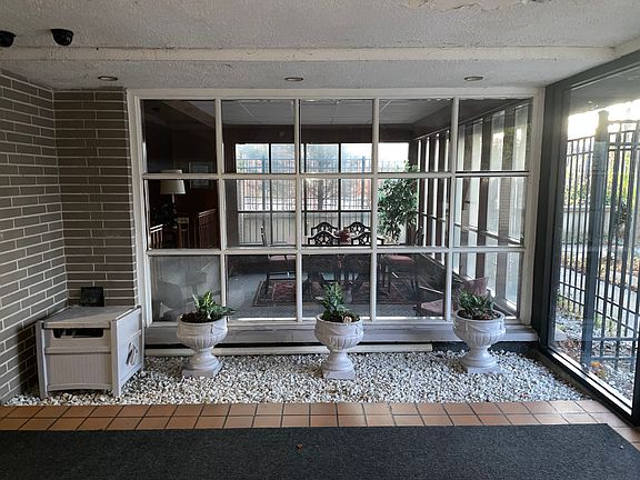 2nd image of 1647 S Cove Blvd