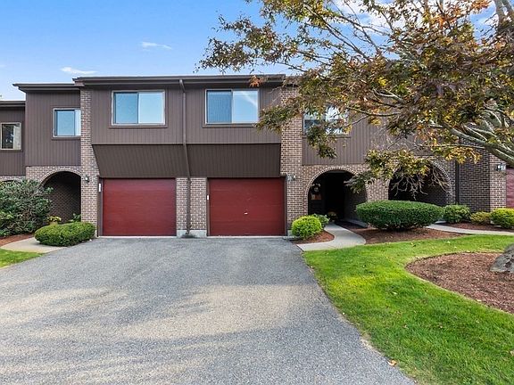 2nd image of 25 Hawthorne Cir