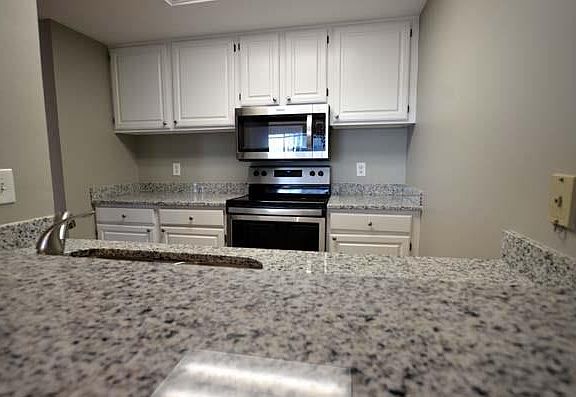 4th image of 3481 Lakeside Dr NE APT 1705