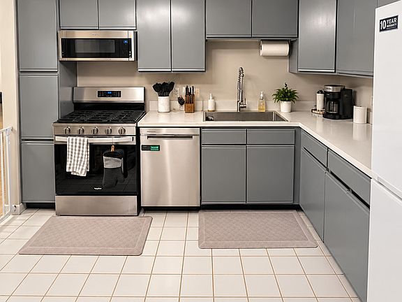 3rd image of 10373 Dearlove Rd APT 2C