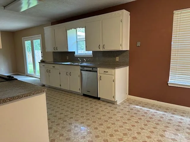 6325 Friartuck Ln — Photo 3