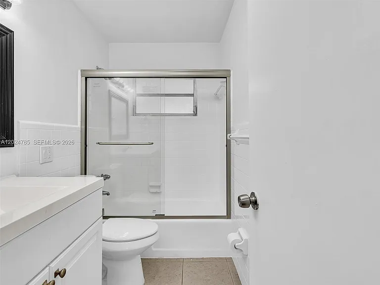 4500 SW 42nd Ter — Photo 32