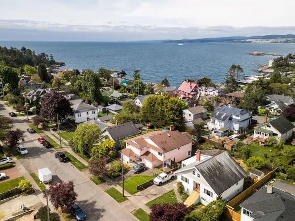 468 Admirals Rd, Esquimalt, BC V9A 2N1