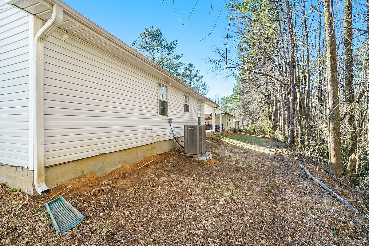 3 bed, 2.0 bath, 1152 sqft, $2,800 — Photo 4