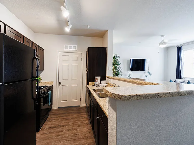 CHANDLER APARTMENT HOMES — Photo 36