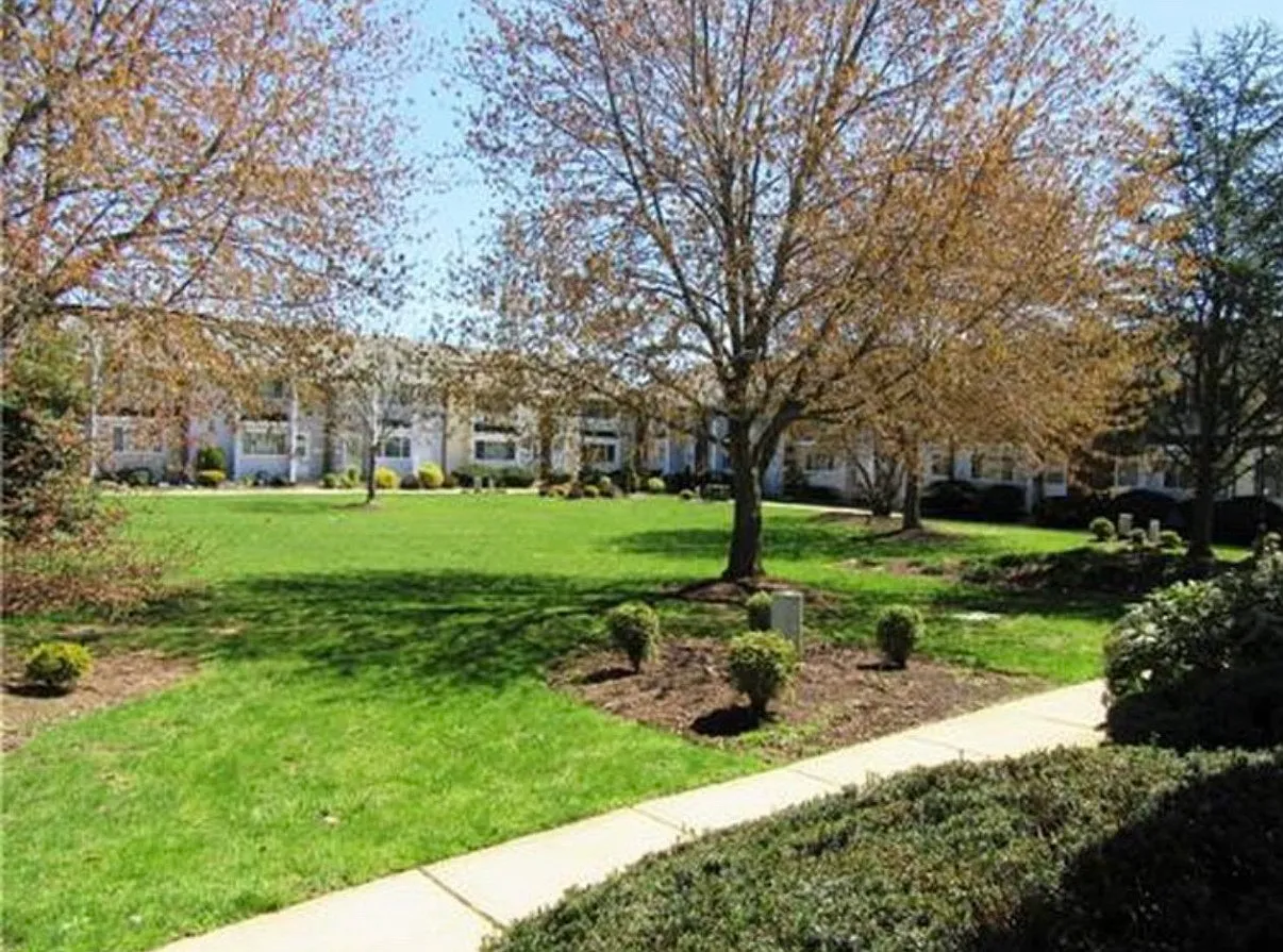 R3 Quincy Cir — Photo 3