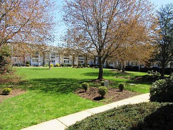 3rd image of R3 Quincy Cir