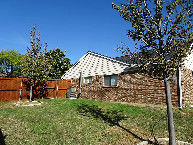 266 Barclay Ave — Photo 22