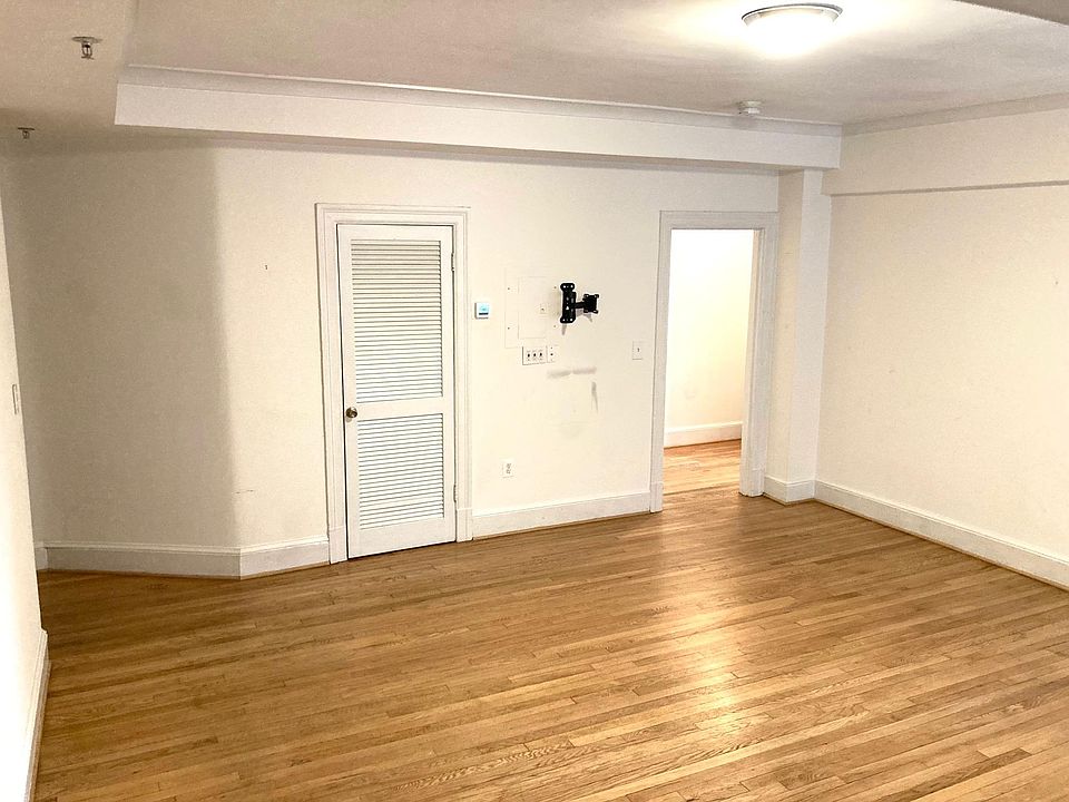 Different angle in the main room; note the convenient TV mount