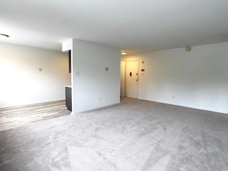 West Walnut Lane Apartments — Photo 23