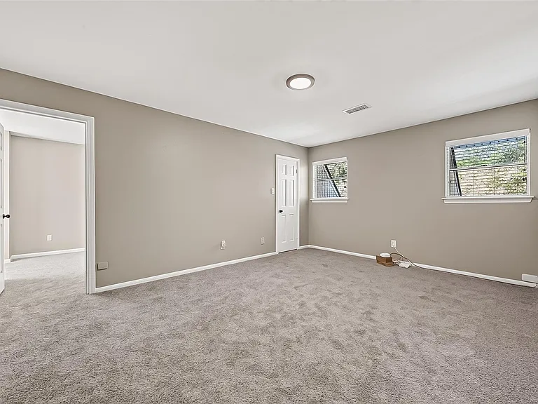 919 Longview Dr — Photo 24