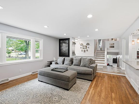 4th image of 9040 Foxhunter Ln