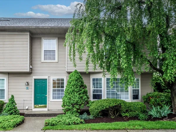 40 Glen Ridge Court #40, New Milford, CT 06776