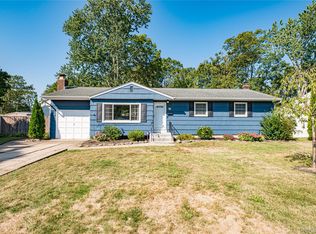 16 Adams Pl, West Islip, NY 11795