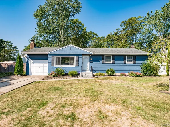 16 Adams Place, West Islip, NY 11795