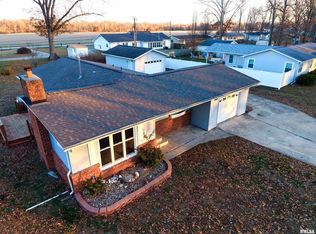 274 Oak Tree Ave, Salem, IL 62881