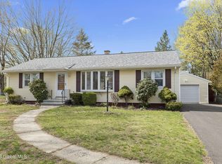 1 Robin Ct, Wynantskill, NY 12198