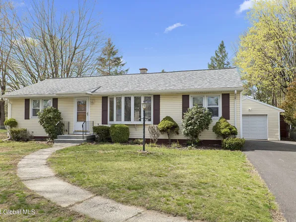 1 Robin Court, Wynantskill, NY 12198