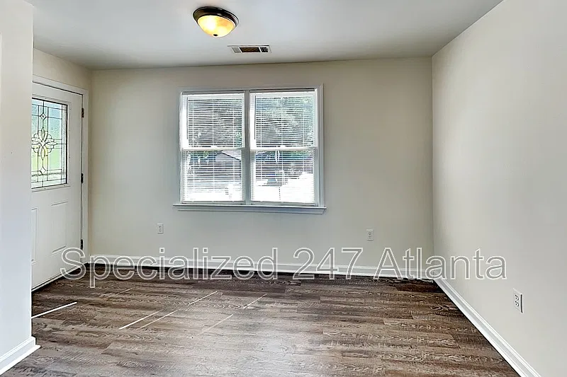 3 bed, 2.0 bath, 956 sqft, $1,525 — Photo 4