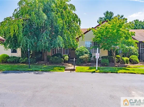 10 John Adams Ct #C, Monroe Township, NJ 08831