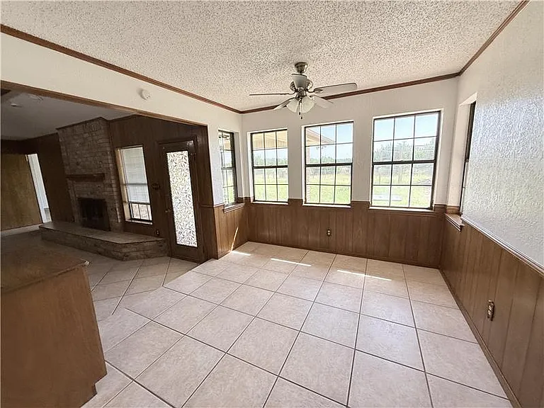 2315 E Business Highway 190 — Photo 18