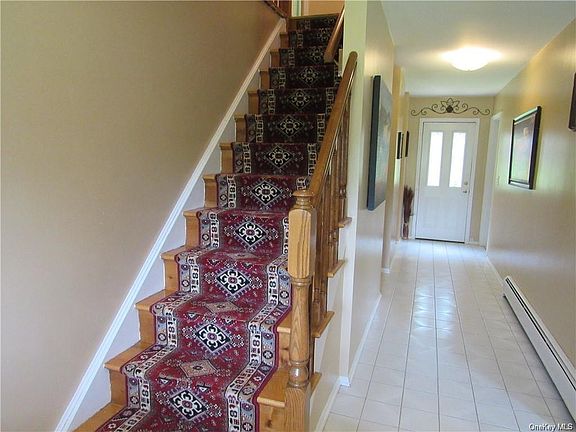4th image of 5 Earle Ln