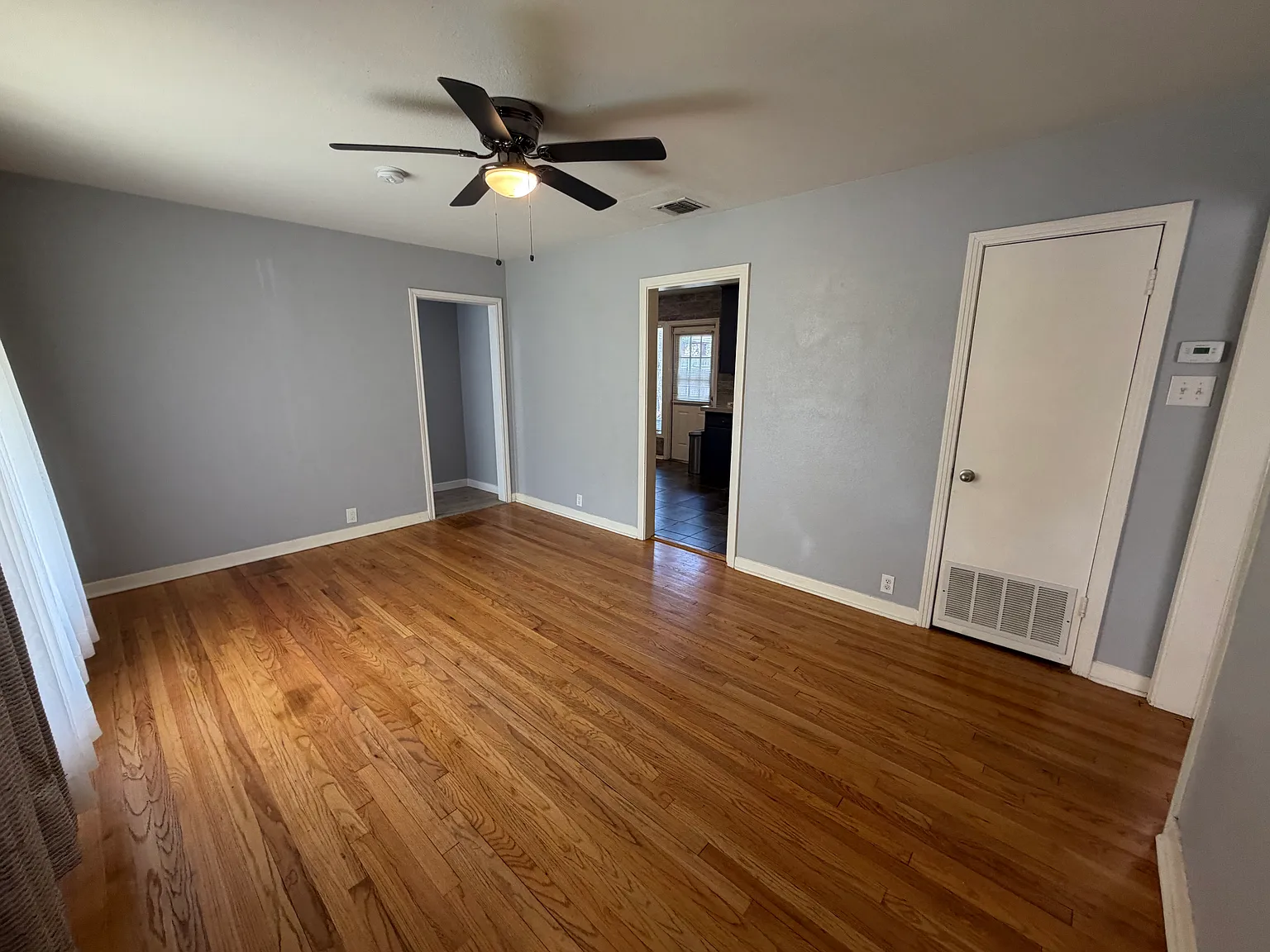 3 bed, 1050 sqft, $1,600 — Photo 1