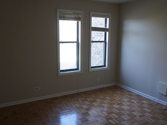 3rd image of 2212 Country Club Dr APT 4
