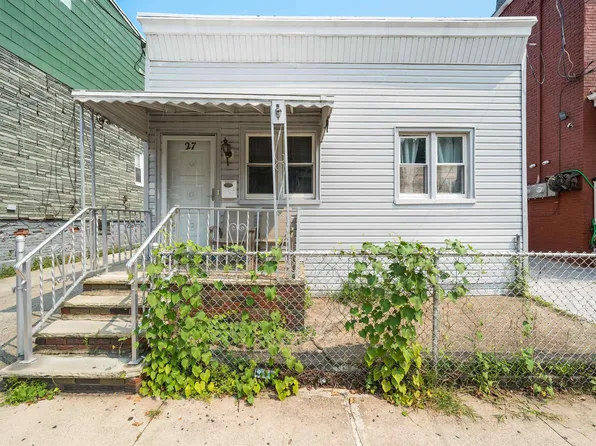 27 W 16th St, Bayonne, NJ 07002