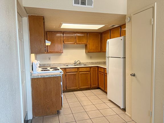 3rd image of 4128 E Mission Ln #58