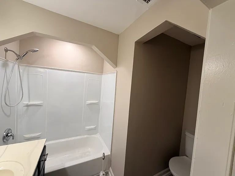 6049 Regent Mnr — Photo 14