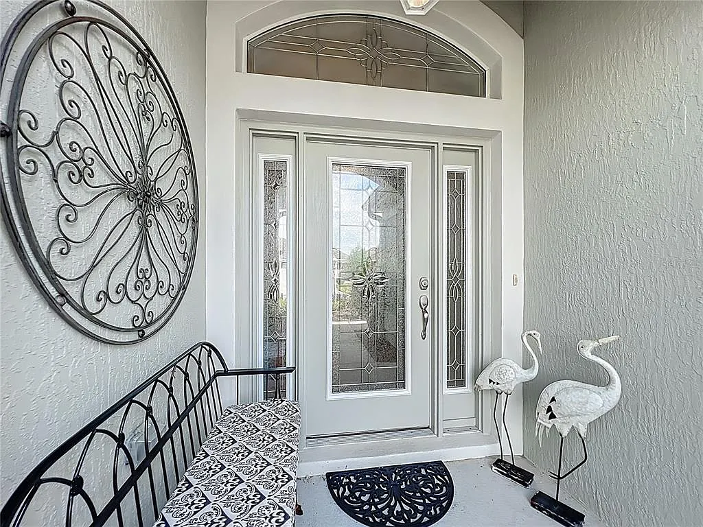 3 bed, 2.0 bath, 1965 sqft, $4,490 — Photo 2