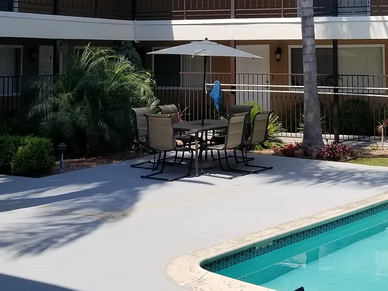 Redlands Pines Apartments — Photo 1