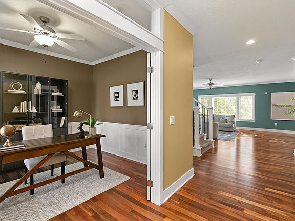 4th image of 7042 Peckham St