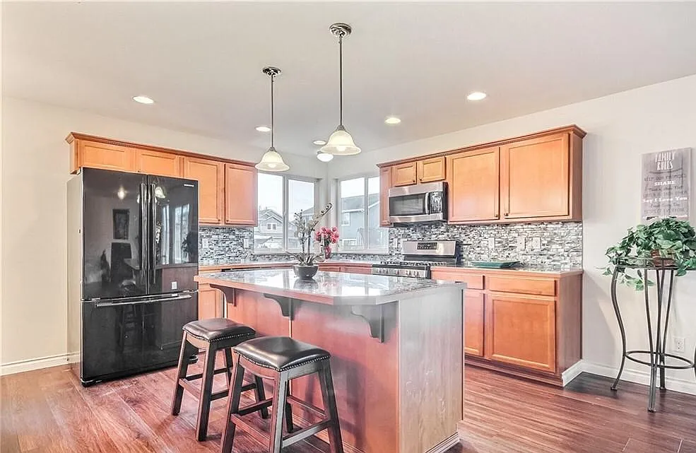 4 bed, 2.5 bath, 2152 sqft, $3,300 — Photo 3