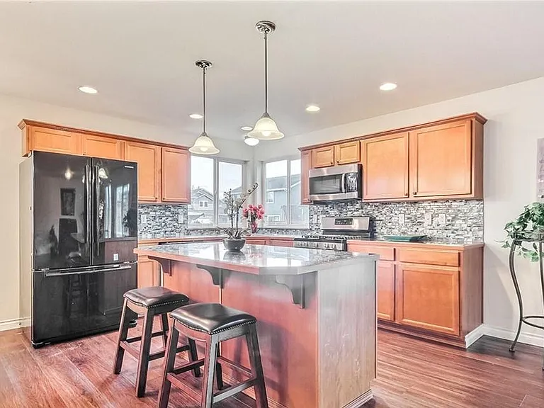 1326 E 41st St — Photo 3