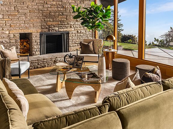 4th image of 1209 SW Hessler Dr