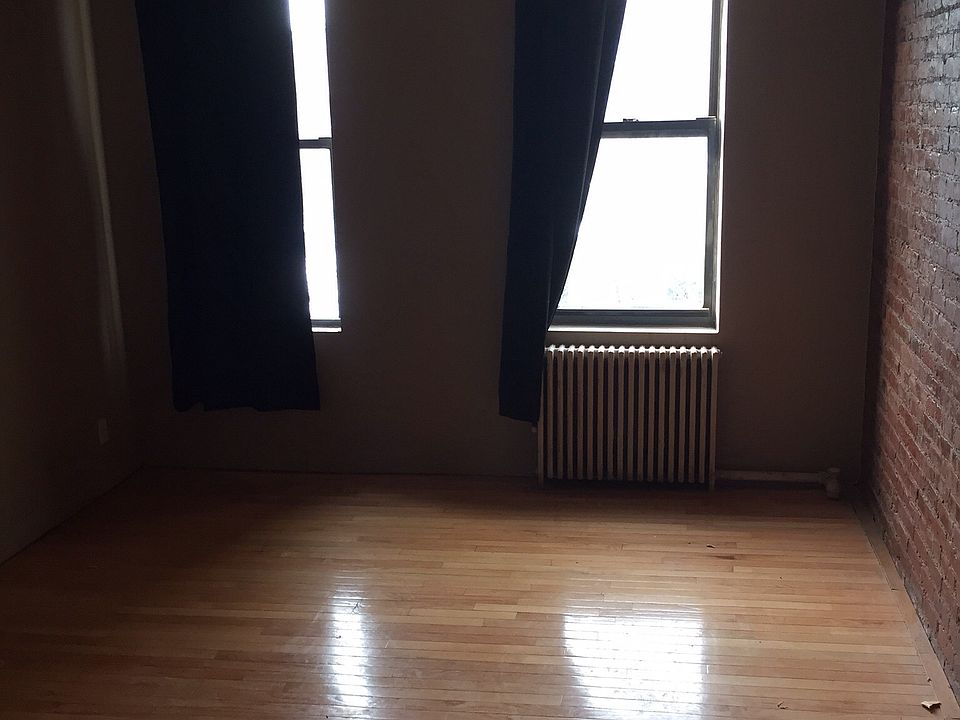 3065 Steinway St Astoria NY Zillow