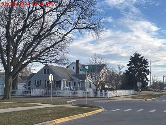 Exterior Neighborhood (street photo)