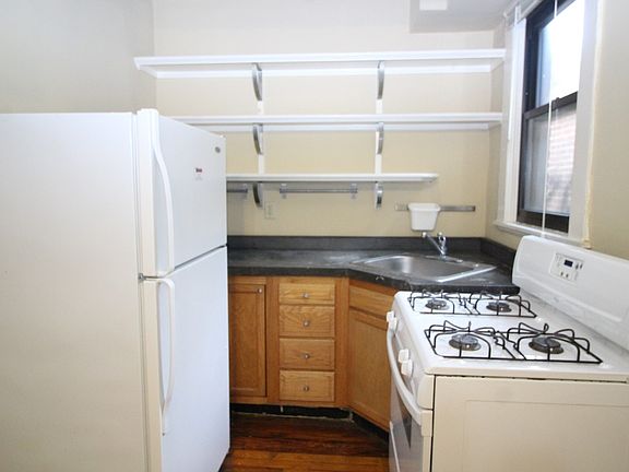 3rd image of 1219 Bolton St #3