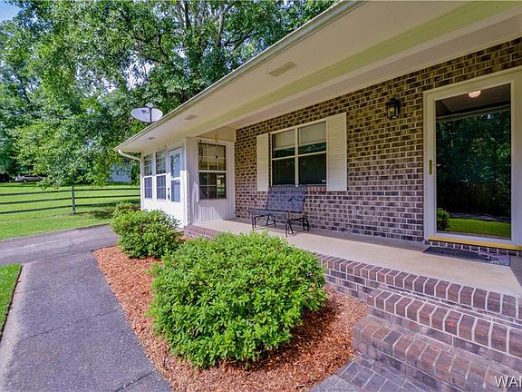 3rd image of 420 Kelly Dr