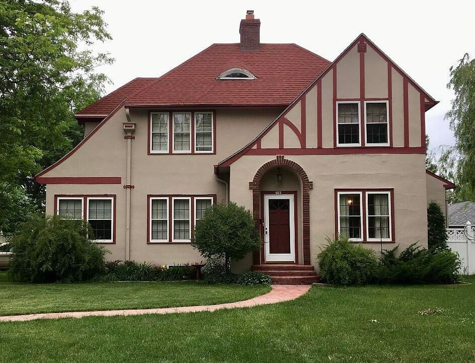 1st image of 603 1st Ave W