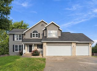 5182 Dove Ct, Bettendorf, IA 52722