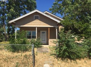 360 N 7th St, Central Pt, OR 97502