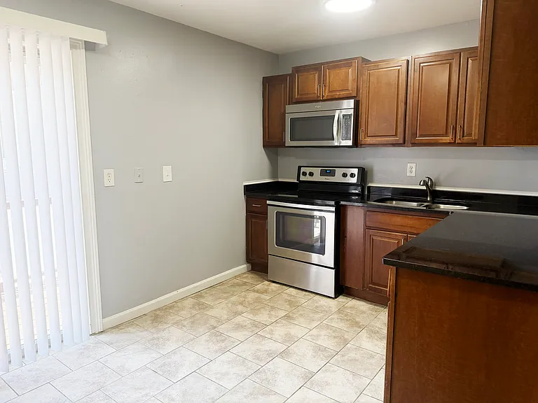 1177 Woodland Ave NE #7 — Photo 4