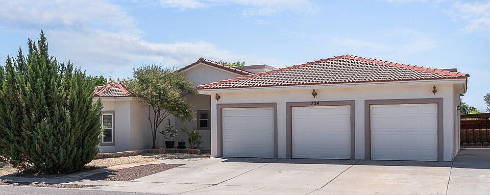 1st image of 724 Kapriz Ave
