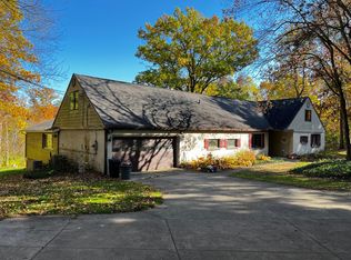 1884 Glengary Rd, Akron, OH 44333