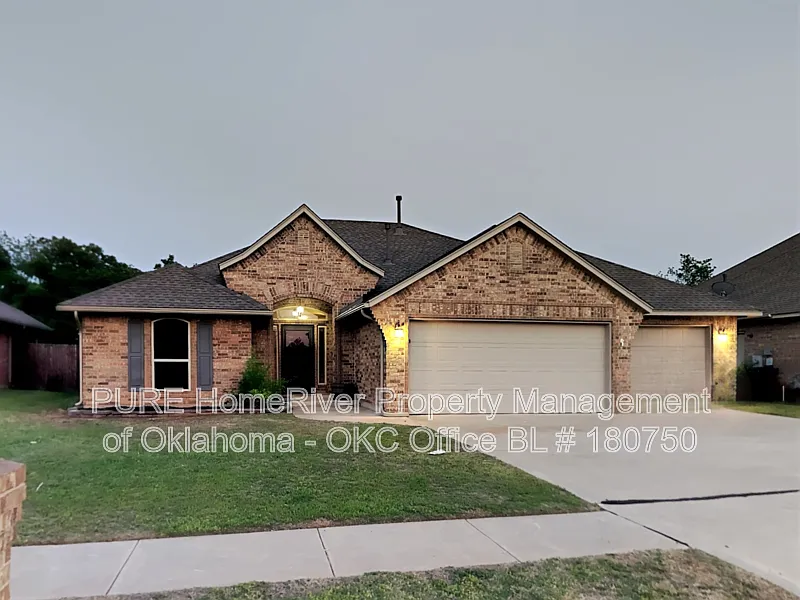 932 Ashwood Ln