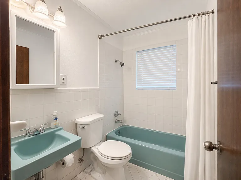 1009 Meadow Park Dr — Photo 7
