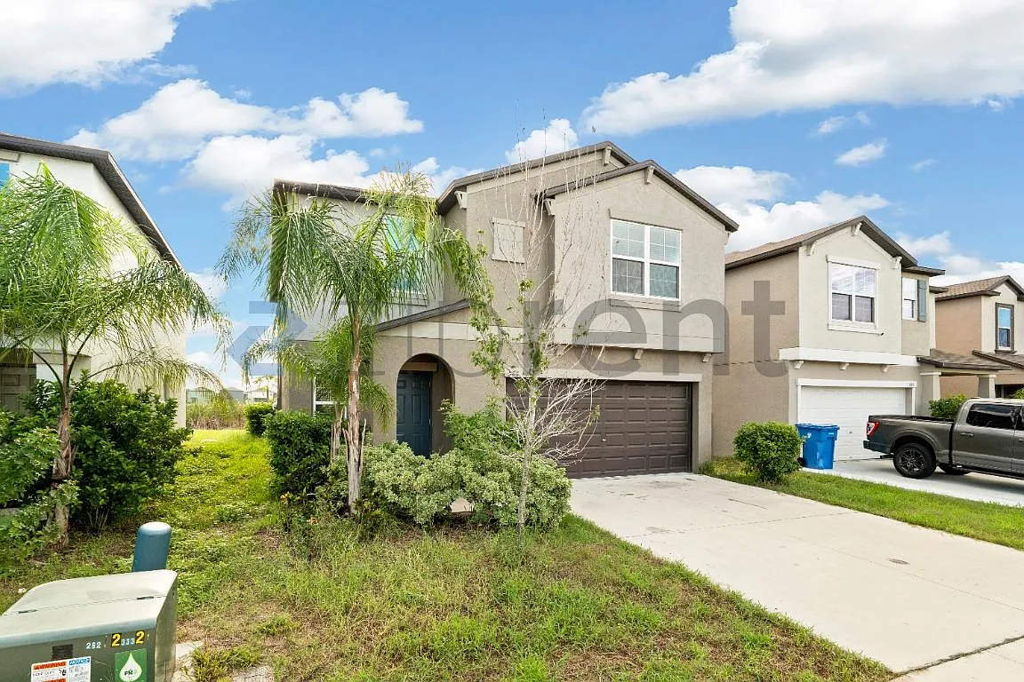 5 bed, 2.5 bath, 2215 sqft, $2,550 — Photo 2